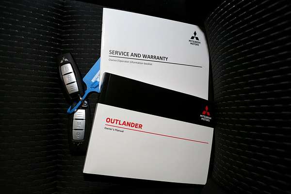2024 Mitsubishi Outlander LS ZM