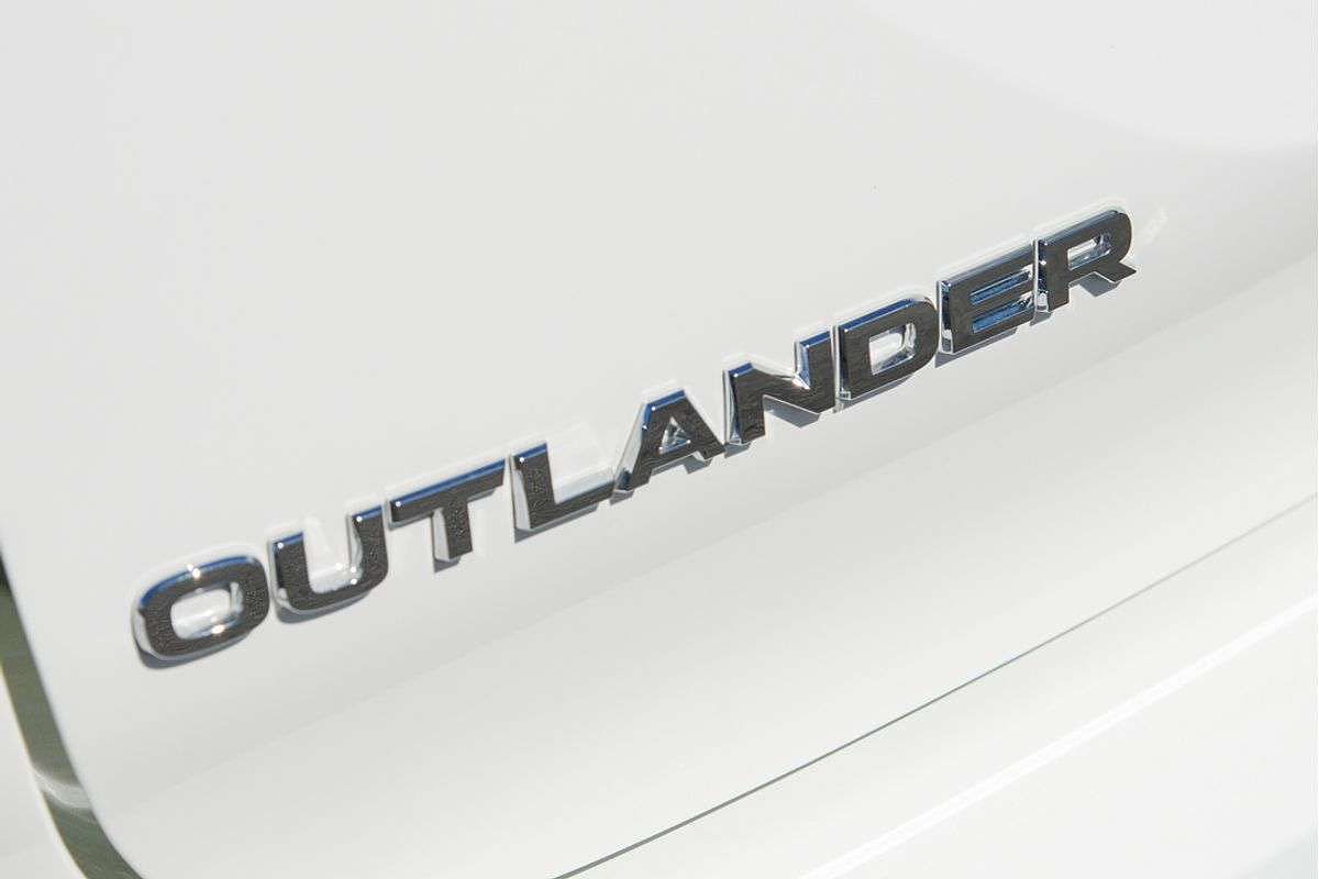 2024 Mitsubishi Outlander ES ZM