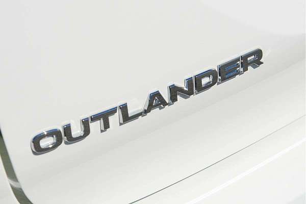 2024 Mitsubishi Outlander ES ZM