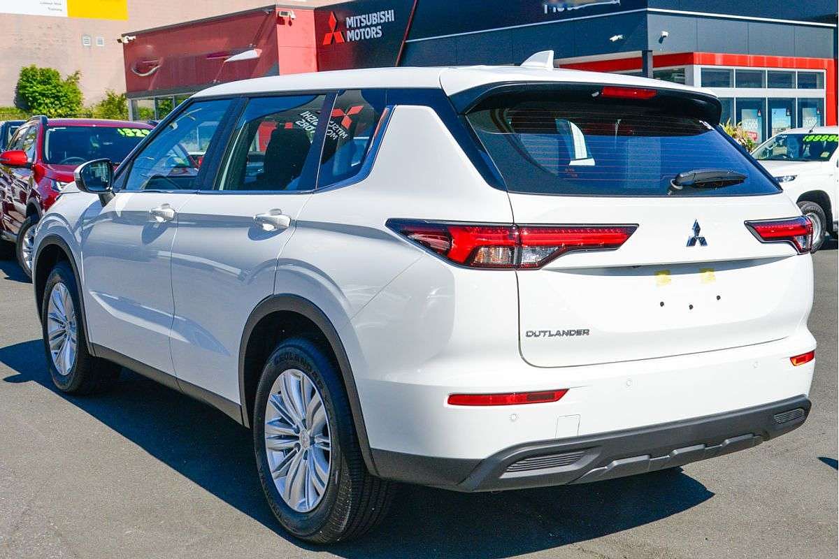 2024 Mitsubishi Outlander ES ZM