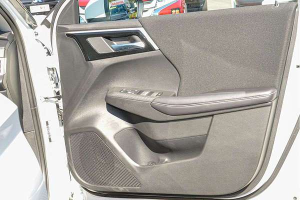 2024 Mitsubishi Outlander ES ZM