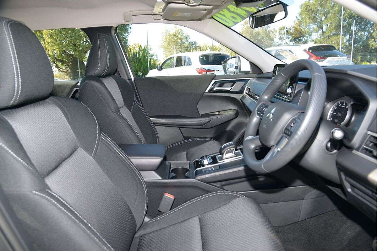 2024 Mitsubishi Outlander ES ZM