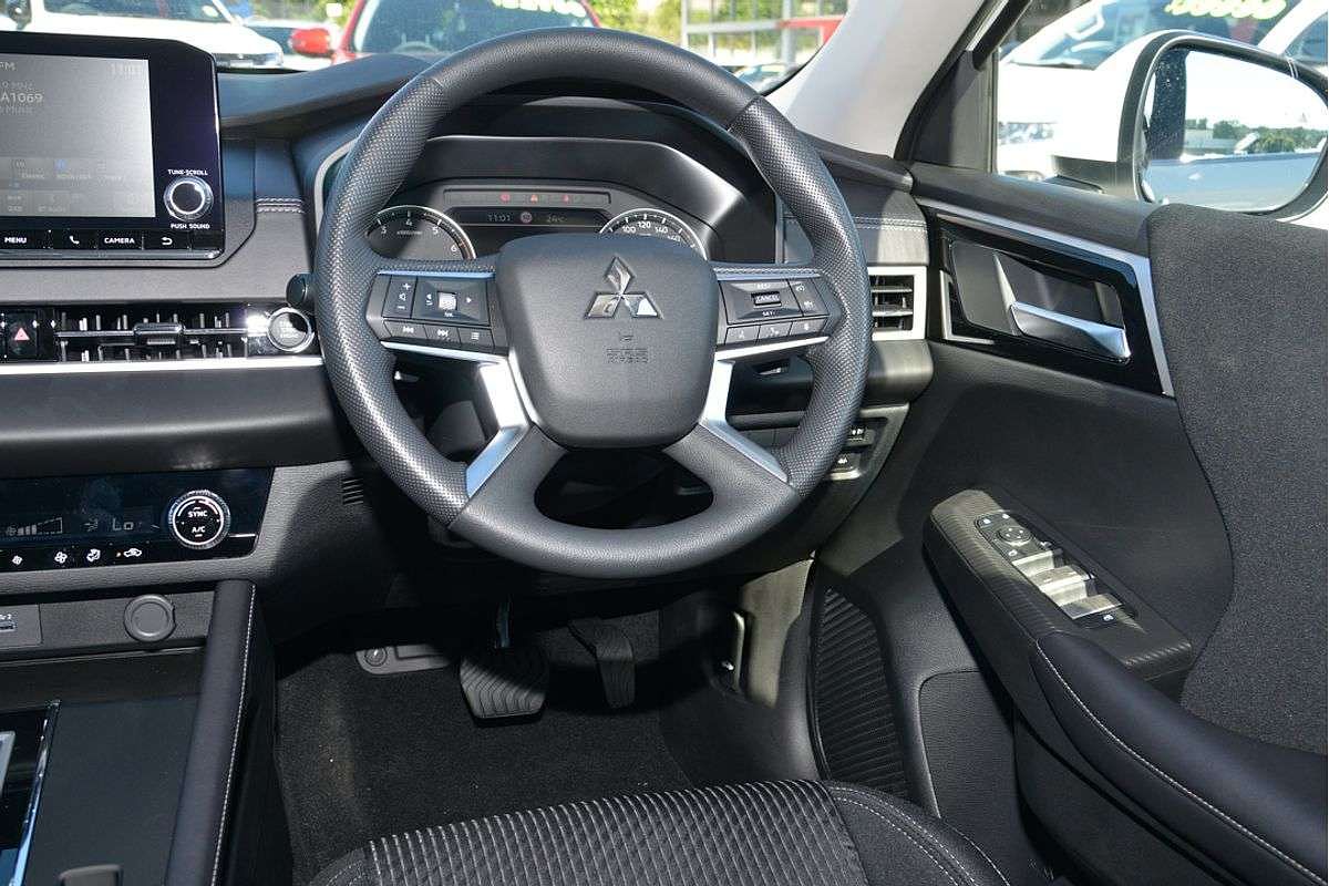 2024 Mitsubishi Outlander ES ZM