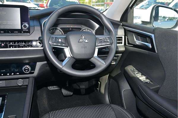 2024 Mitsubishi Outlander ES ZM