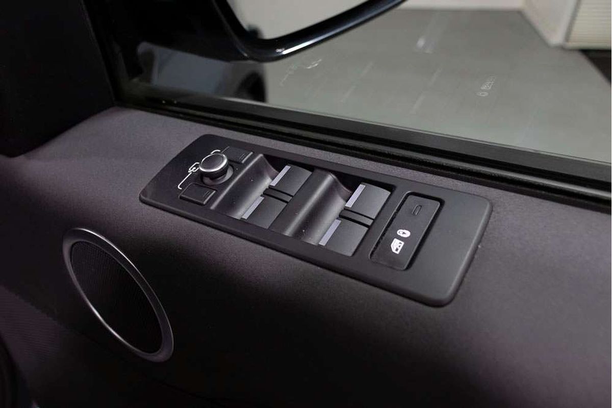 2019 Land Rover Discovery SD4 SE Series 5