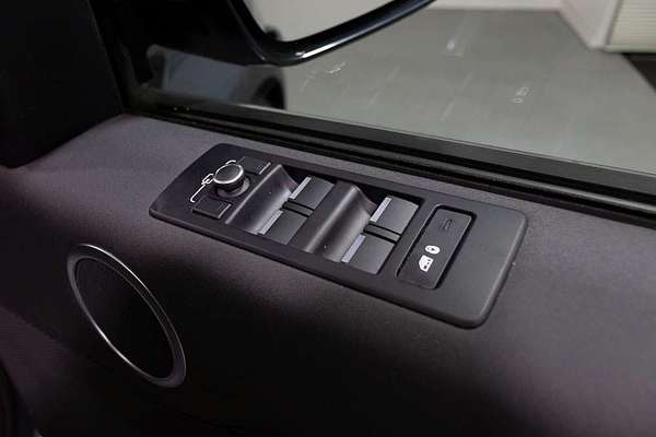 2019 Land Rover Discovery SD4 SE Series 5