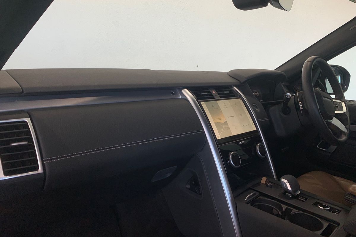 2023 Land Rover Discovery P360 Dynamic HSE Series 5