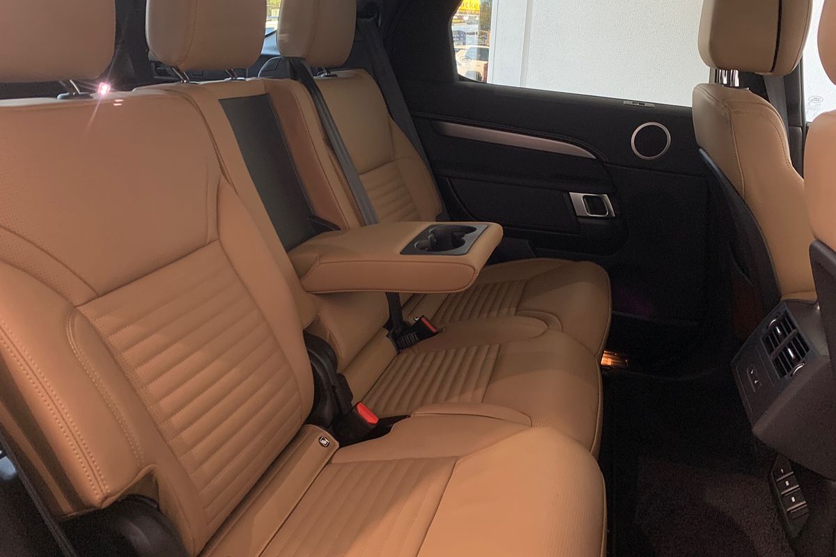 2023 Land Rover Discovery P360 Dynamic HSE Series 5
