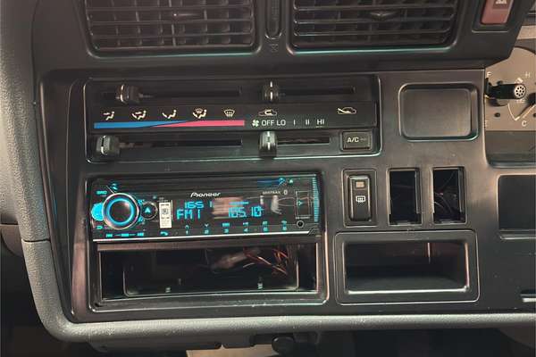 1998 Toyota Hiace Commuter RZH125R
