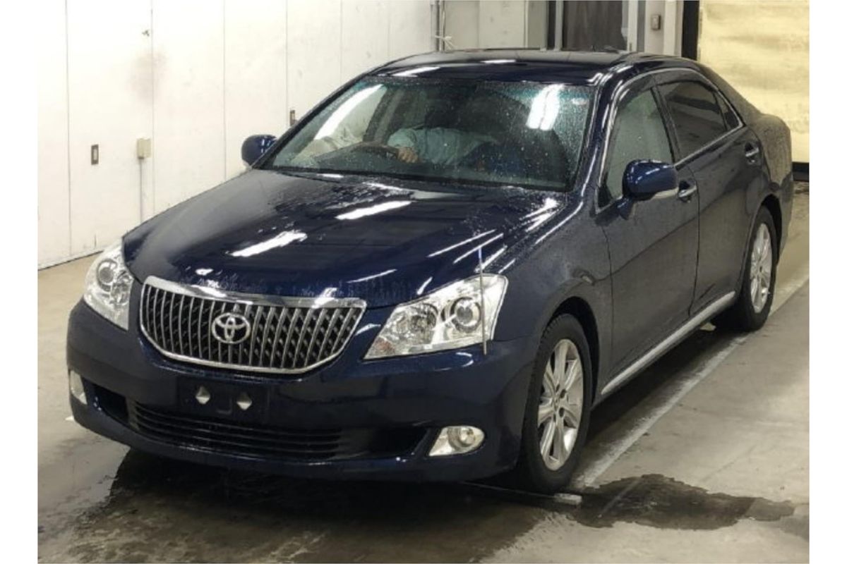 2010 Toyota Crown Majesta URS206