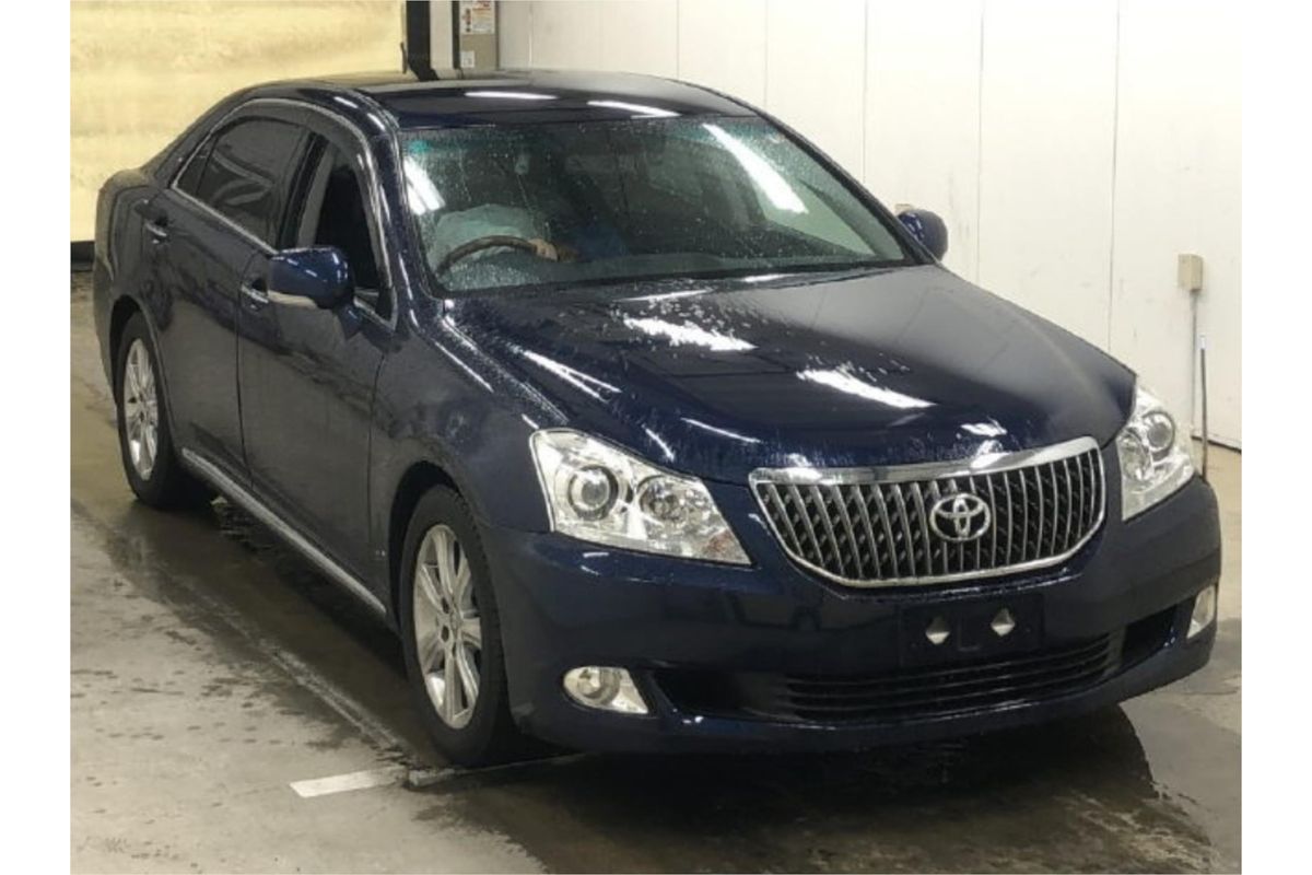 2010 Toyota Crown Majesta URS206