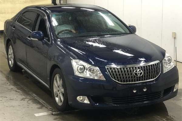 2010 Toyota Crown Majesta URS206