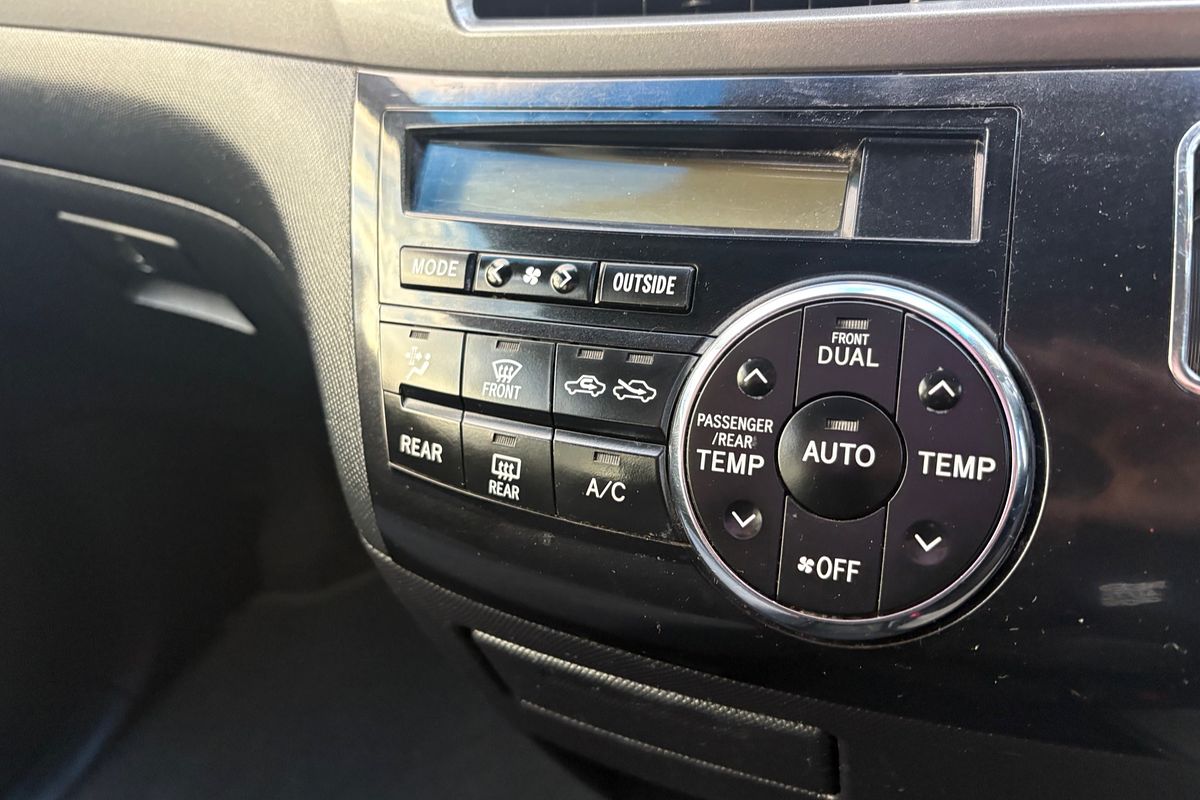 2014 Toyota Tarago GLi ACR50R