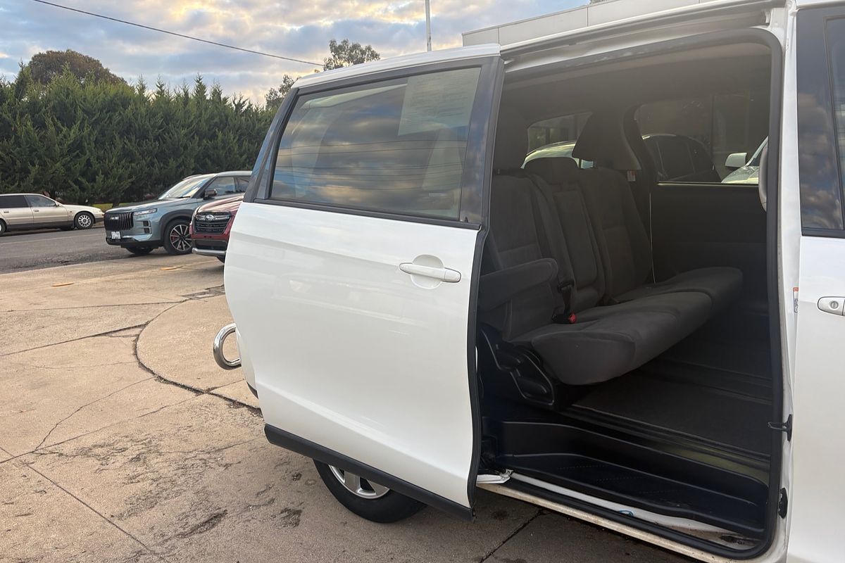 2014 Toyota Tarago GLi ACR50R