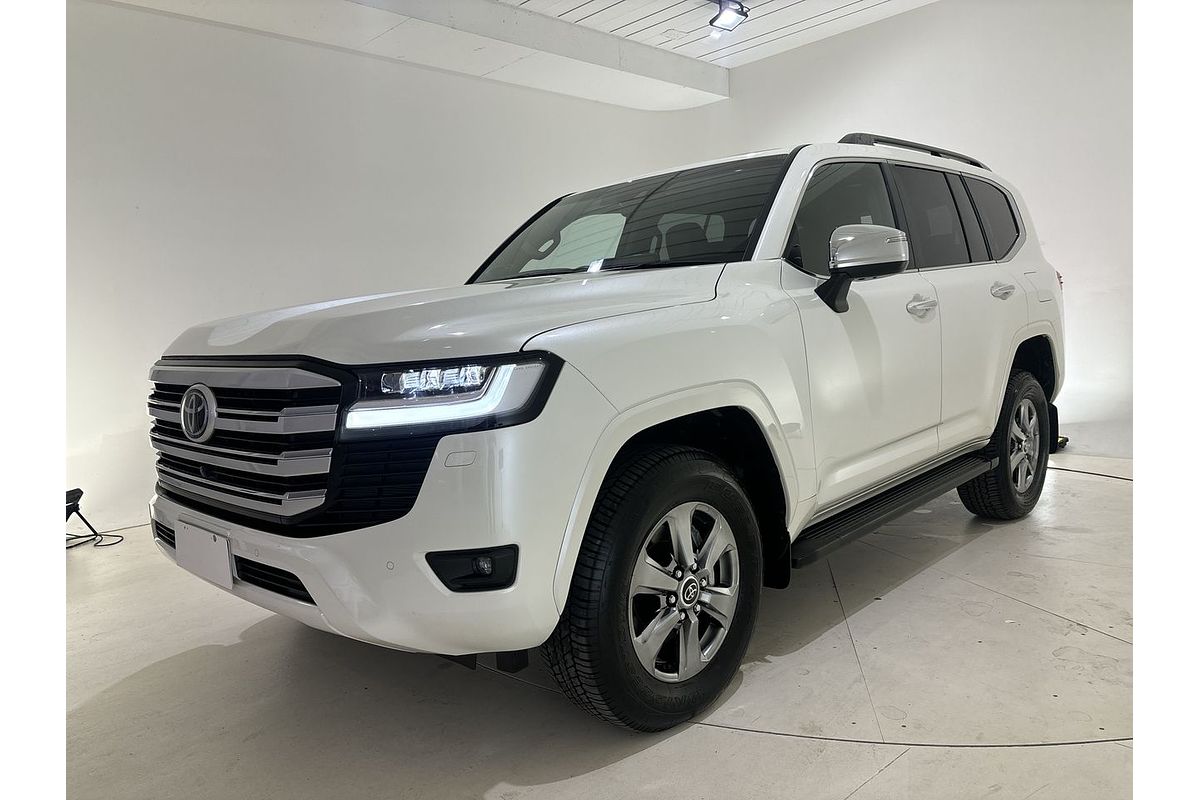 2023 Toyota Landcruiser Sahara FJA300R