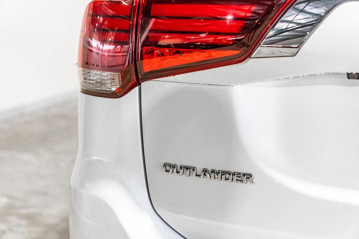 2017 Mitsubishi Outlander LS Safety Pack ZK