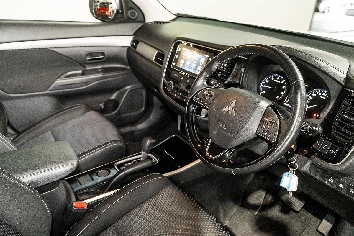 2017 Mitsubishi Outlander LS Safety Pack ZK