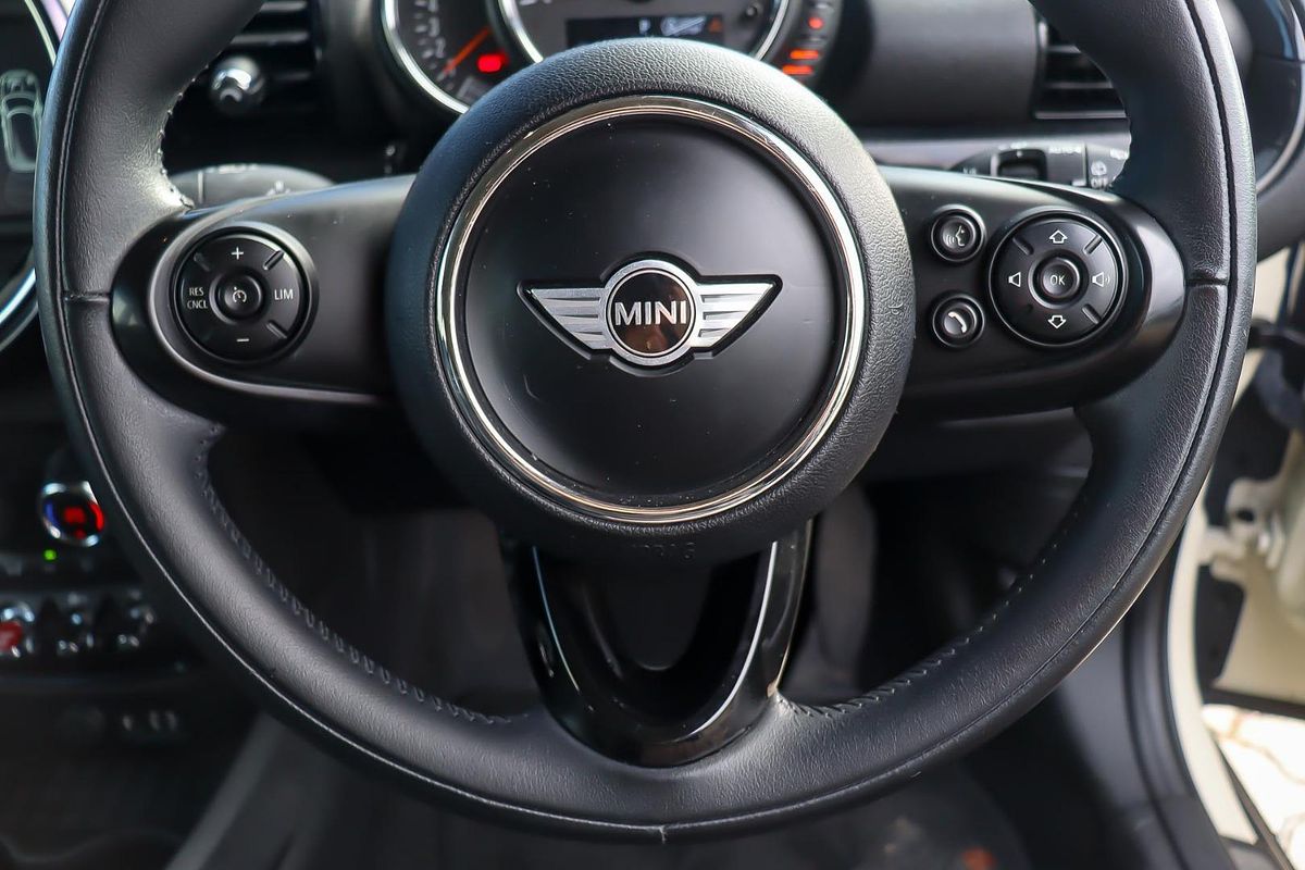 2015 MINI Clubman Cooper F54