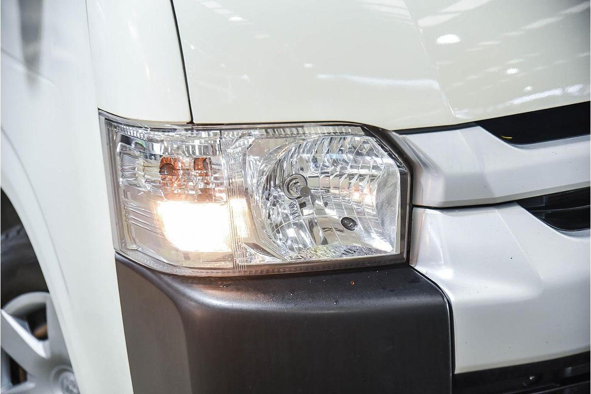 2018 Toyota Hiace Commuter KDH223R