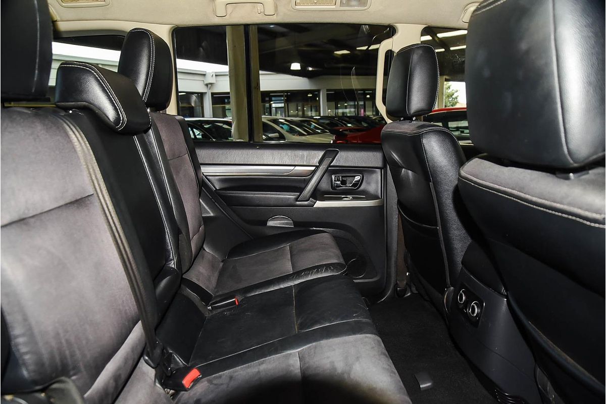 2012 Mitsubishi Pajero VR-X NW