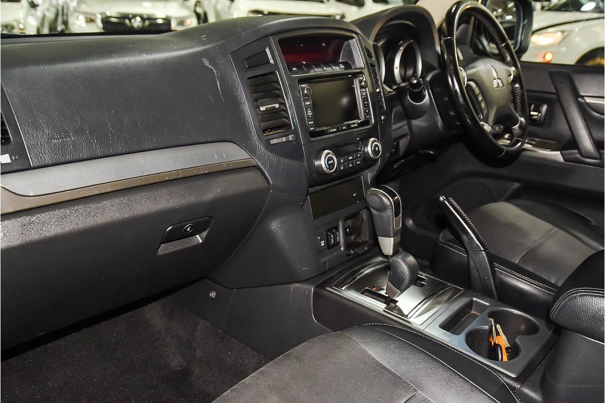 2012 Mitsubishi Pajero VR-X NW