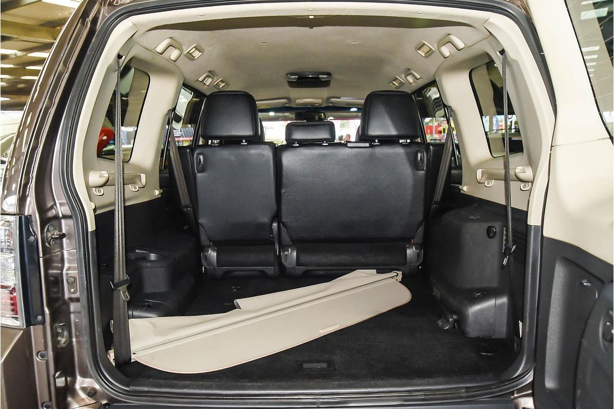 2012 Mitsubishi Pajero VR-X NW