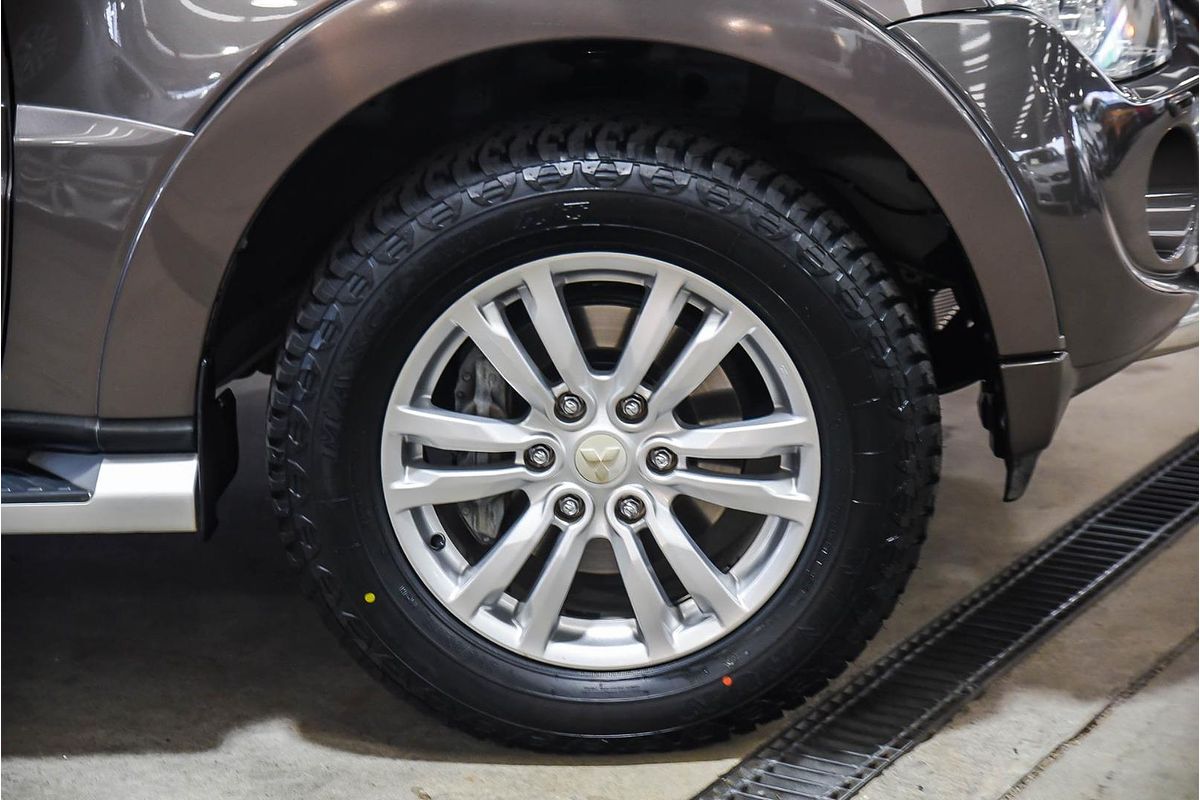 2012 Mitsubishi Pajero VR-X NW