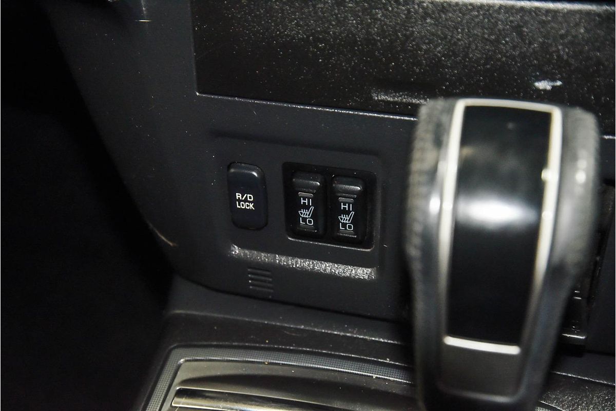 2012 Mitsubishi Pajero VR-X NW