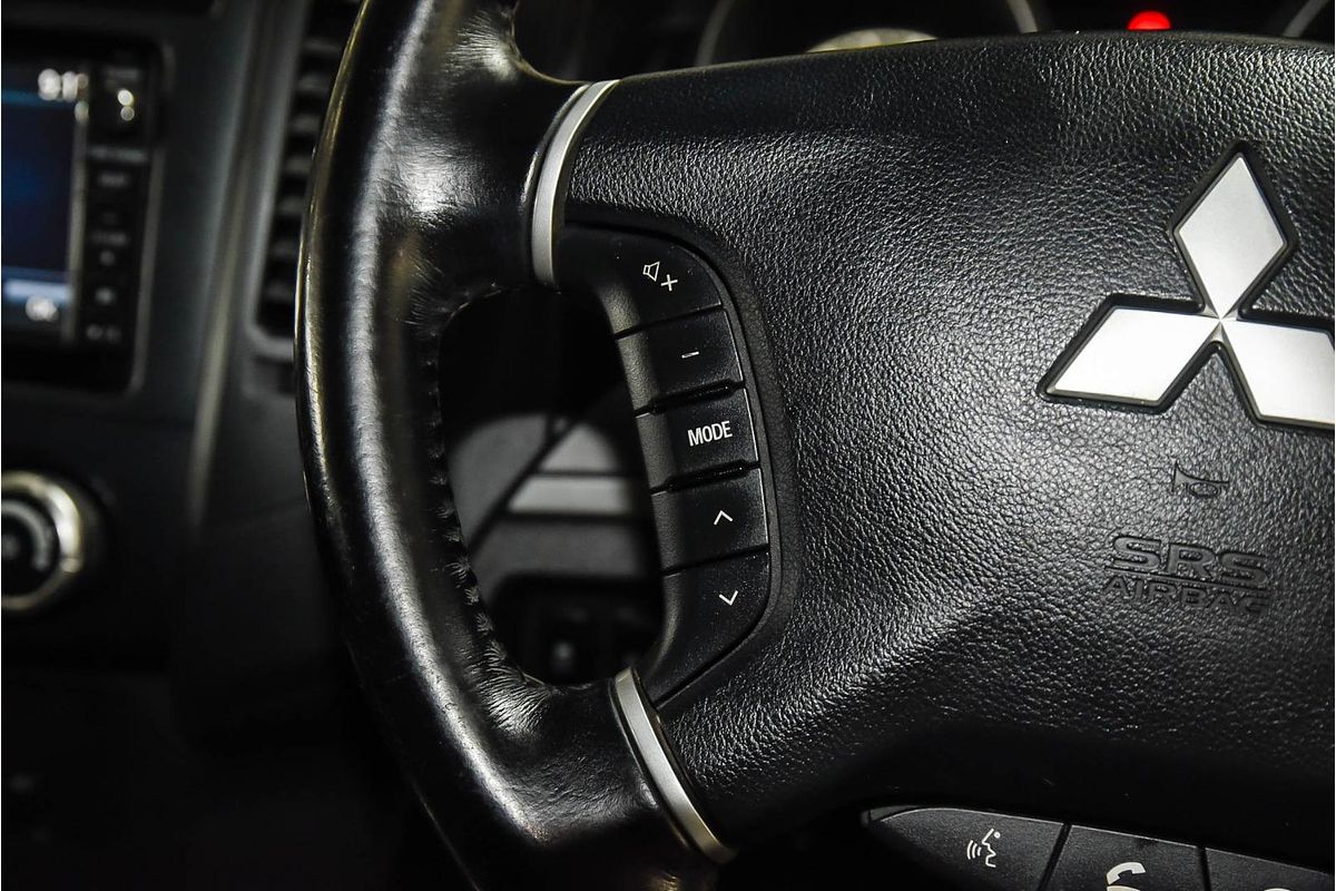 2012 Mitsubishi Pajero VR-X NW