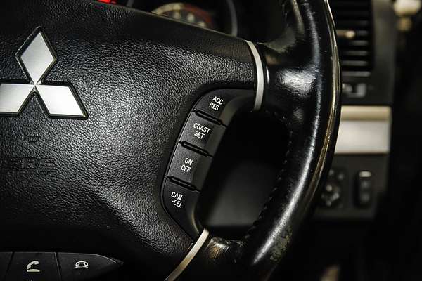 2012 Mitsubishi Pajero VR-X NW