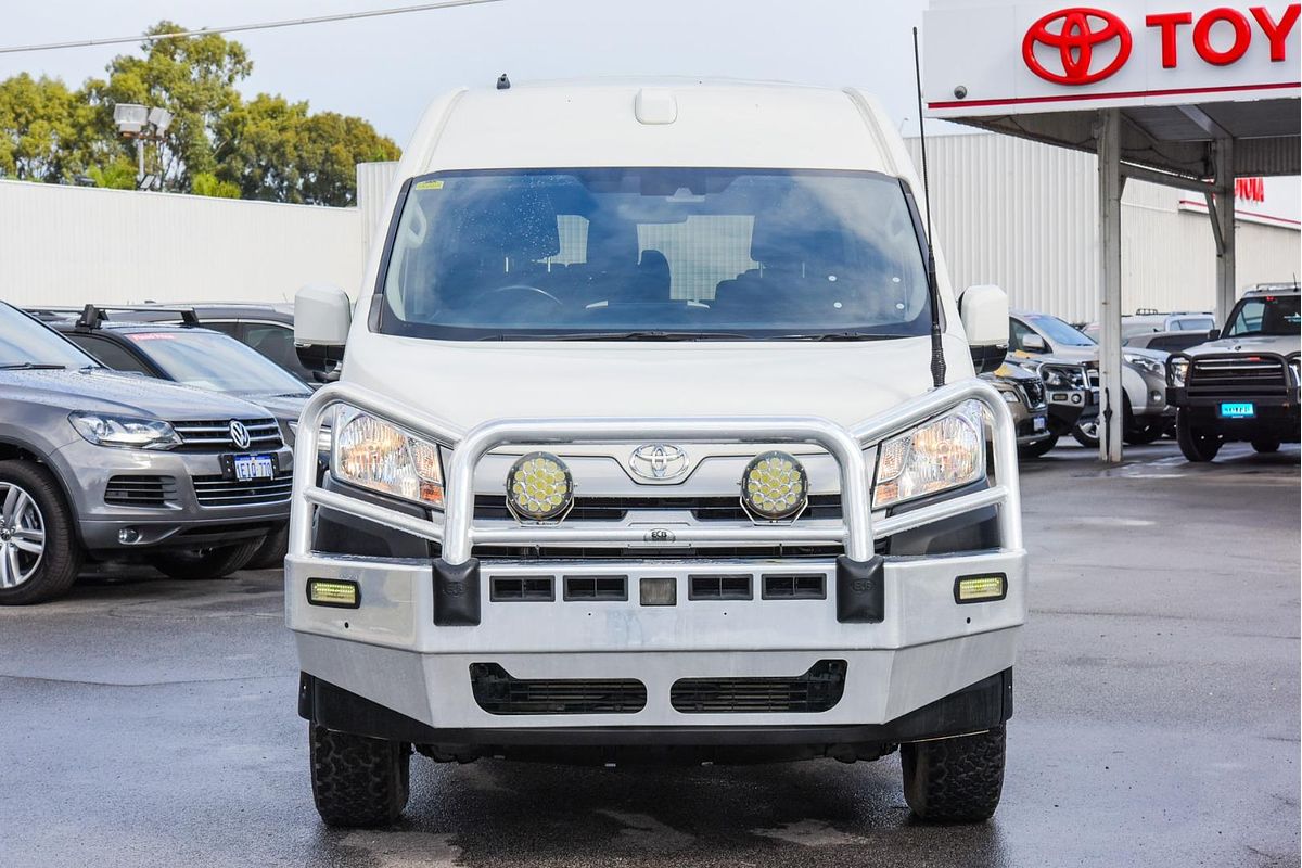 2021 Toyota Hiace Commuter GDH322R