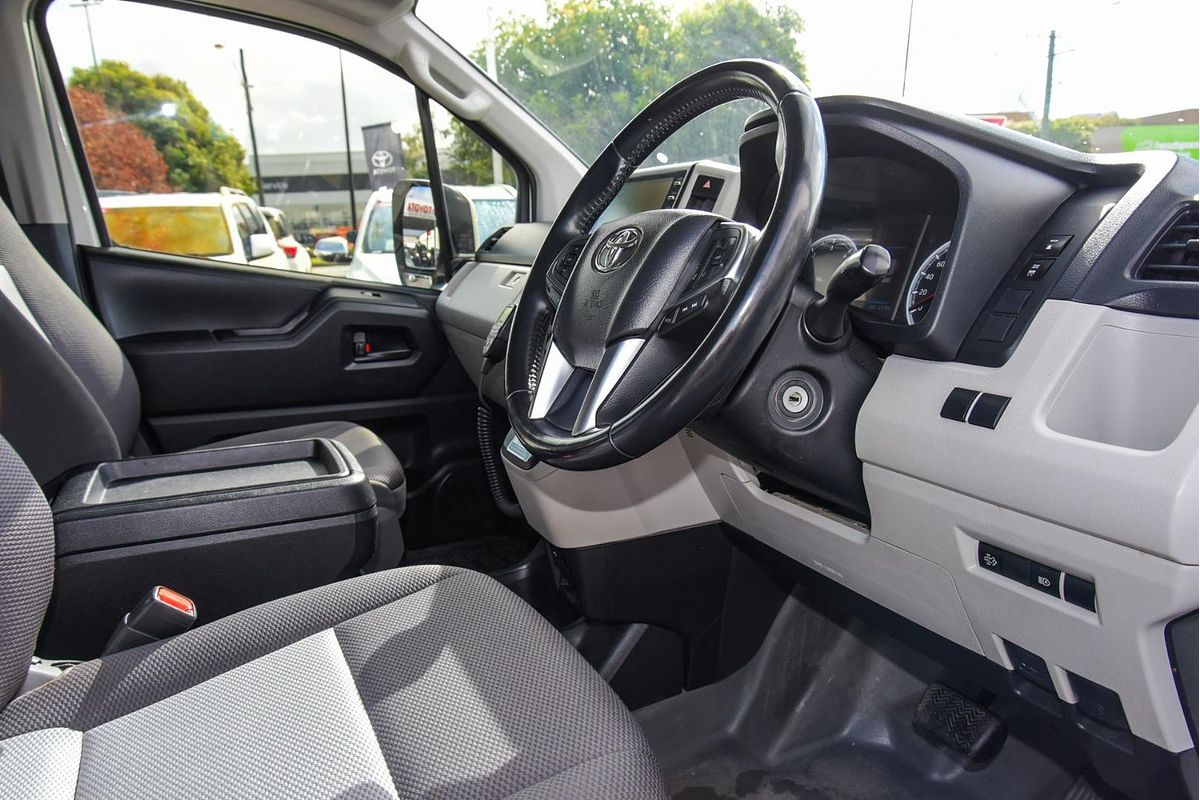 2021 Toyota Hiace Commuter GDH322R