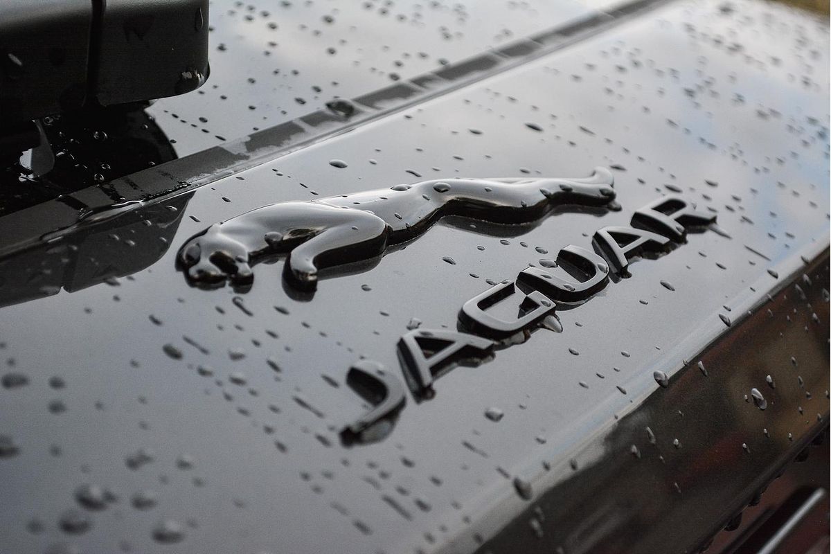 2025 Jaguar F-PACE PHEV P400e R-Dynamic SE 90th Anniversary Edition X761