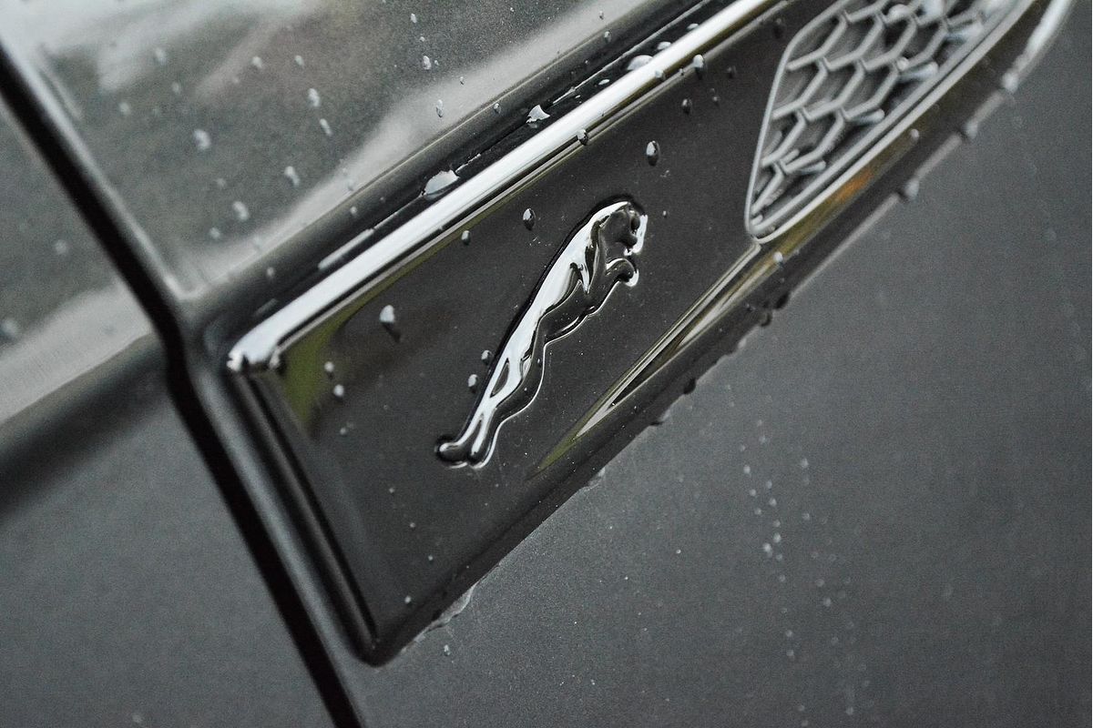 2025 Jaguar F-PACE PHEV P400e R-Dynamic SE 90th Anniversary Edition X761