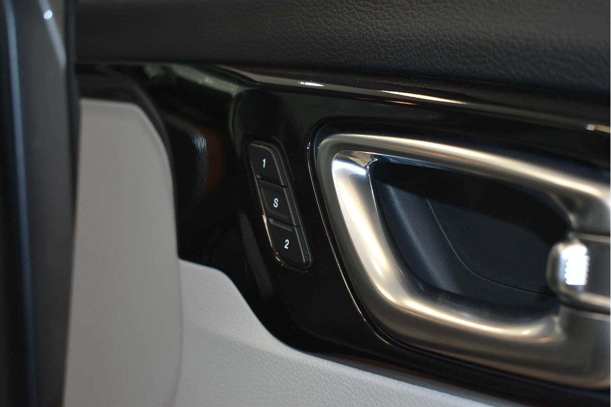 2022 Jeep Compass Limited M6