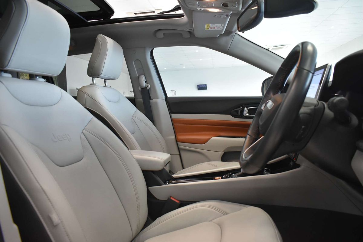 2022 Jeep Compass Limited M6