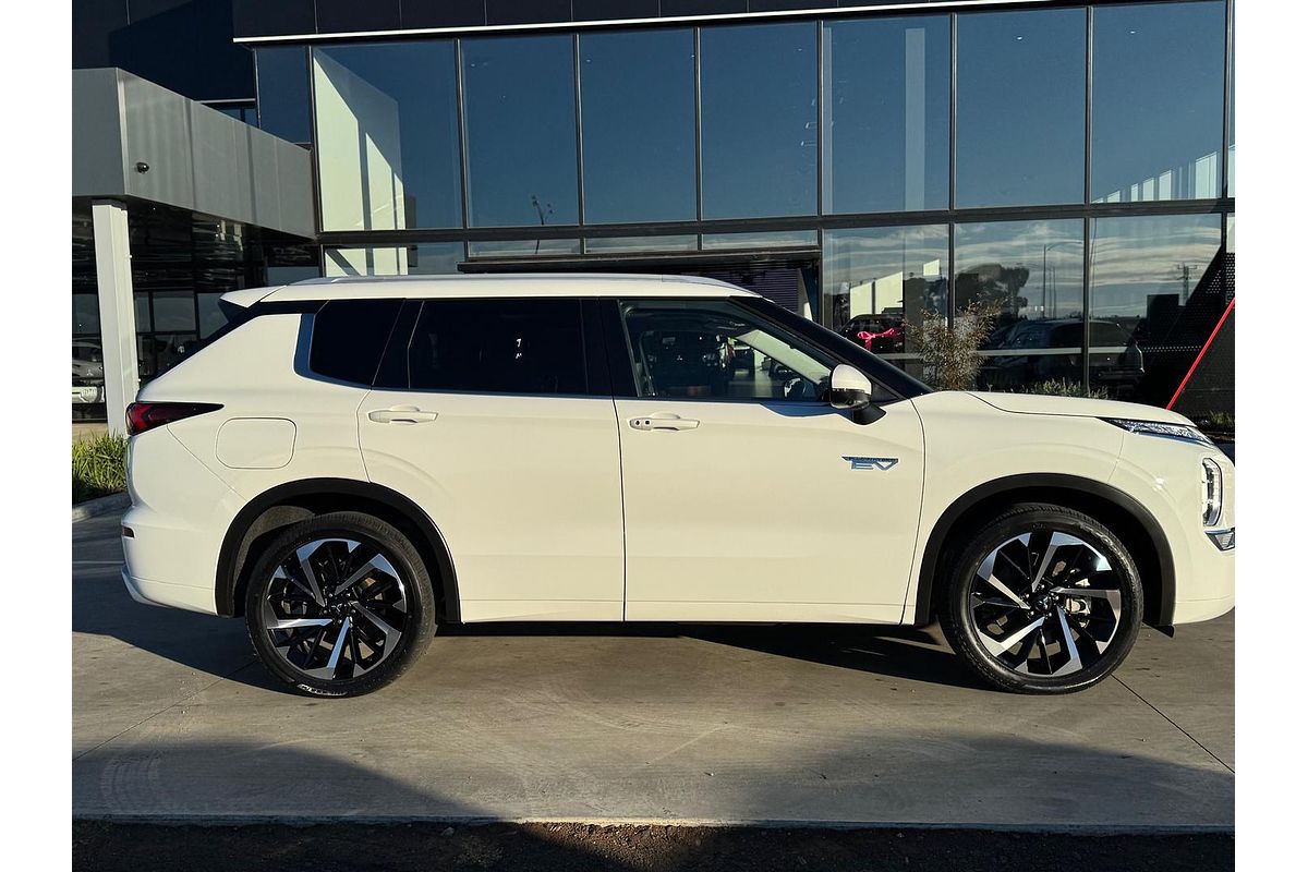 2022 Mitsubishi Outlander PHEV Exceed ZM