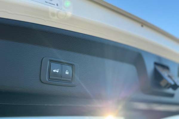 2022 Mitsubishi Outlander PHEV Exceed ZM