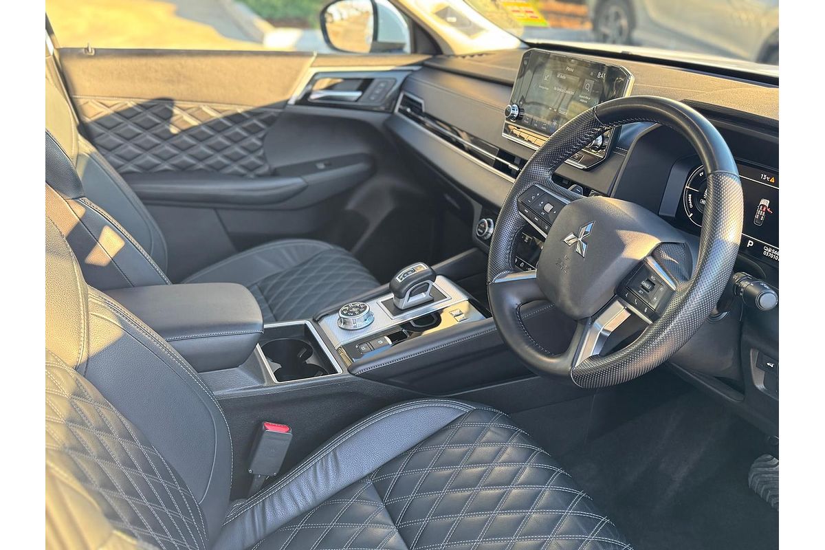 2022 Mitsubishi Outlander PHEV Exceed ZM