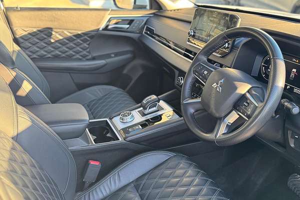 2022 Mitsubishi Outlander PHEV Exceed ZM