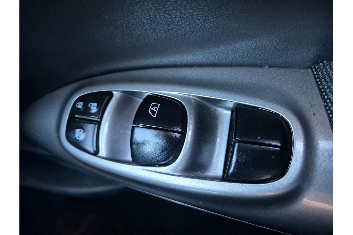 2014 Nissan JUKE ST F15