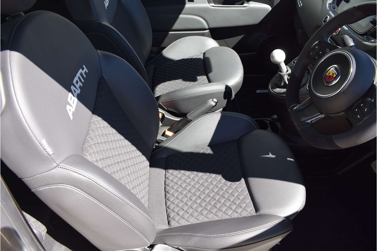 2023 Abarth 695 Competizione
