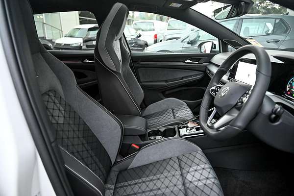 2024 Volkswagen Golf 110TSI R-Line 8