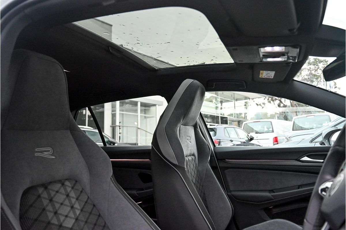 2024 Volkswagen Golf 110TSI R-Line 8