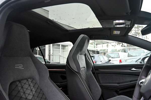 2024 Volkswagen Golf 110TSI R-Line 8