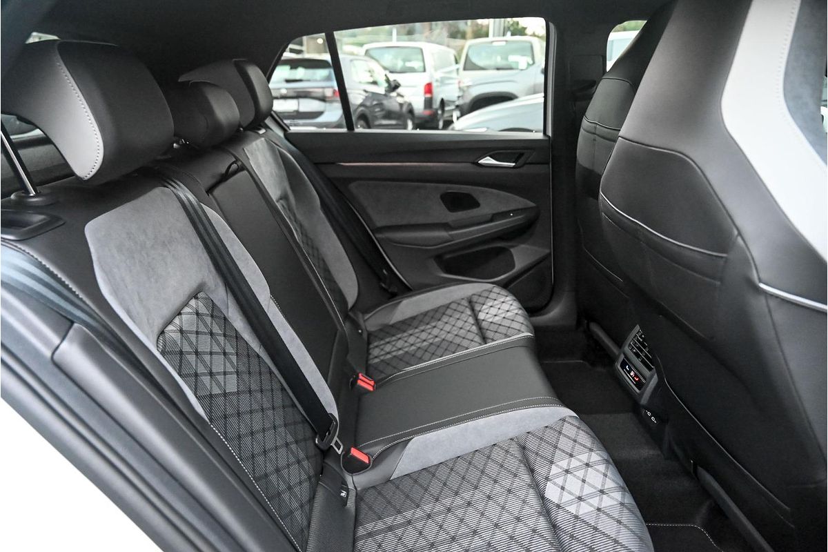 2024 Volkswagen Golf 110TSI R-Line 8