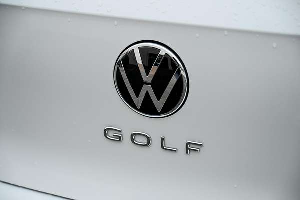 2024 Volkswagen Golf 110TSI R-Line 8