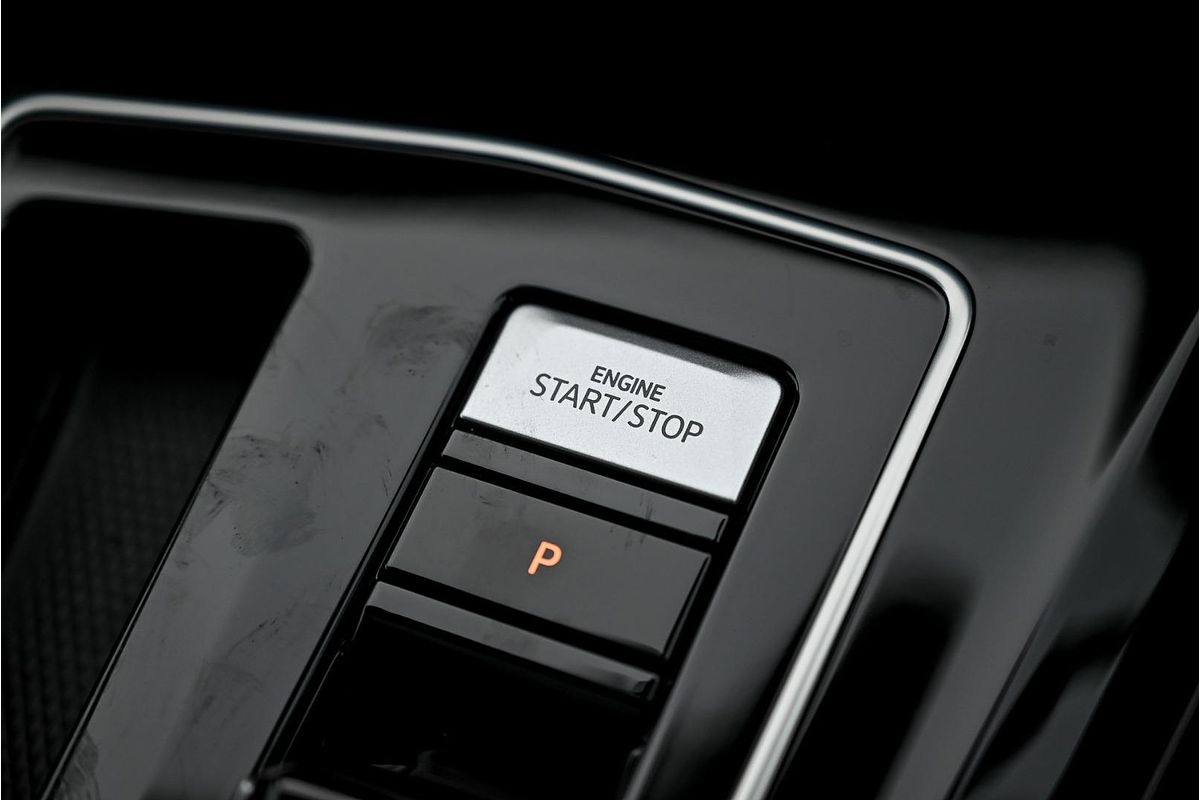 2024 Volkswagen Golf 110TSI R-Line 8