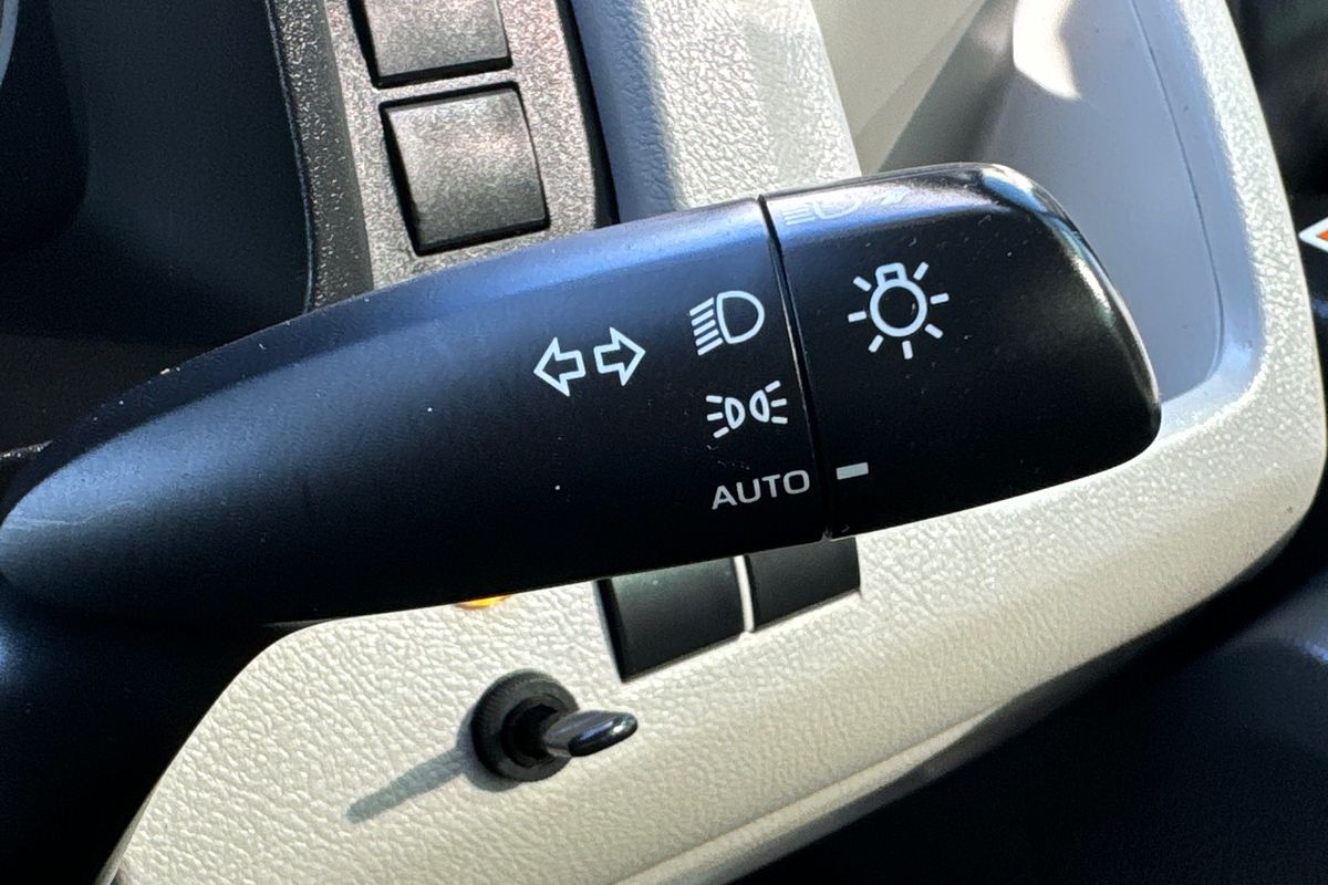 2020 Toyota Hiace Commuter GDH322R