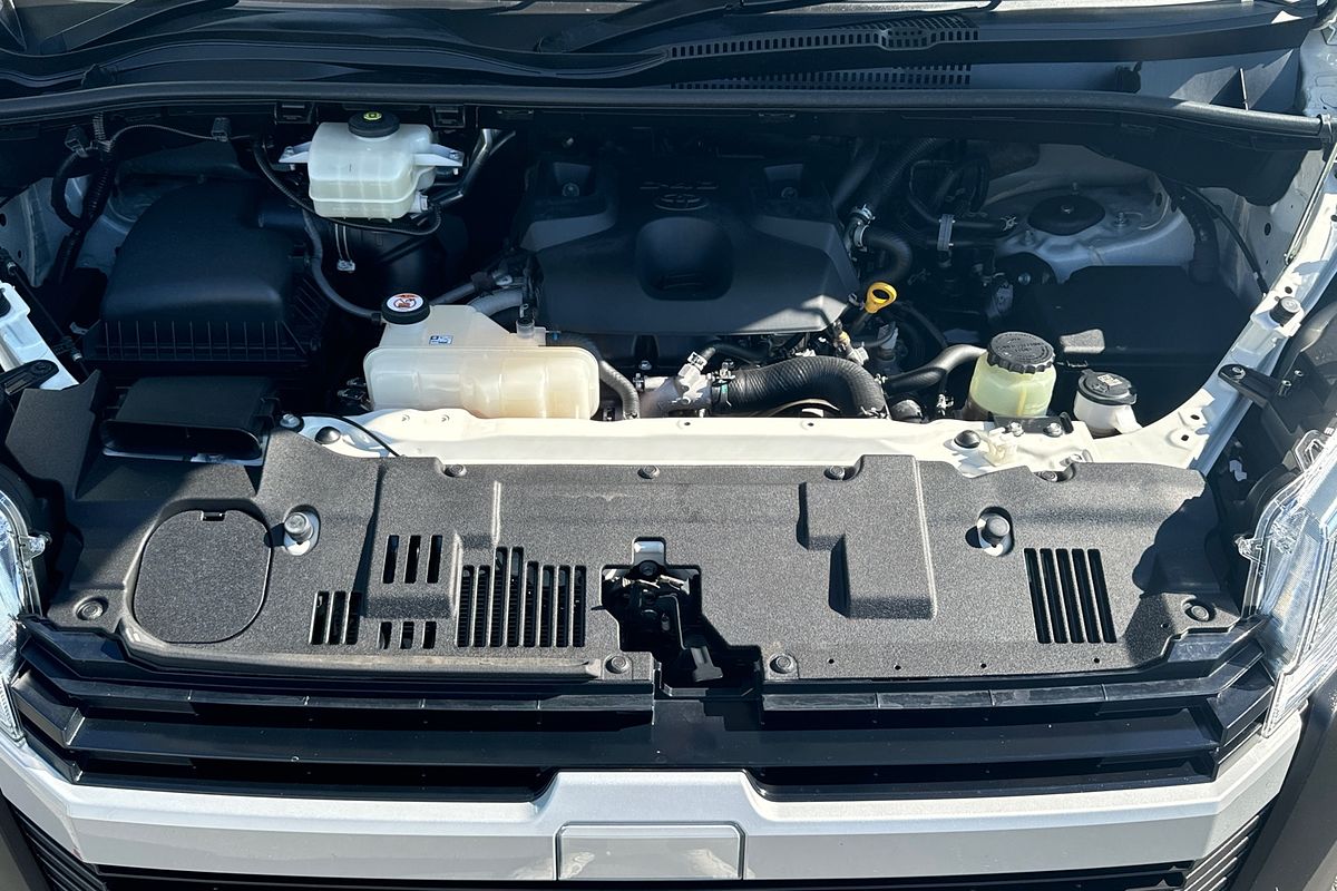 2020 Toyota Hiace Commuter GDH322R